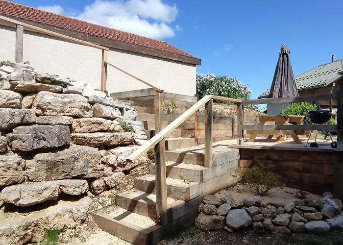 Cahute De Montagne Pour Profiter Du Haut Jura
